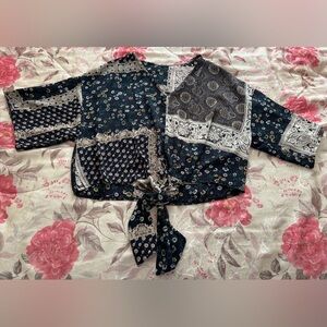 Lush Women’s Crop-tie Waist Floral Crop Top